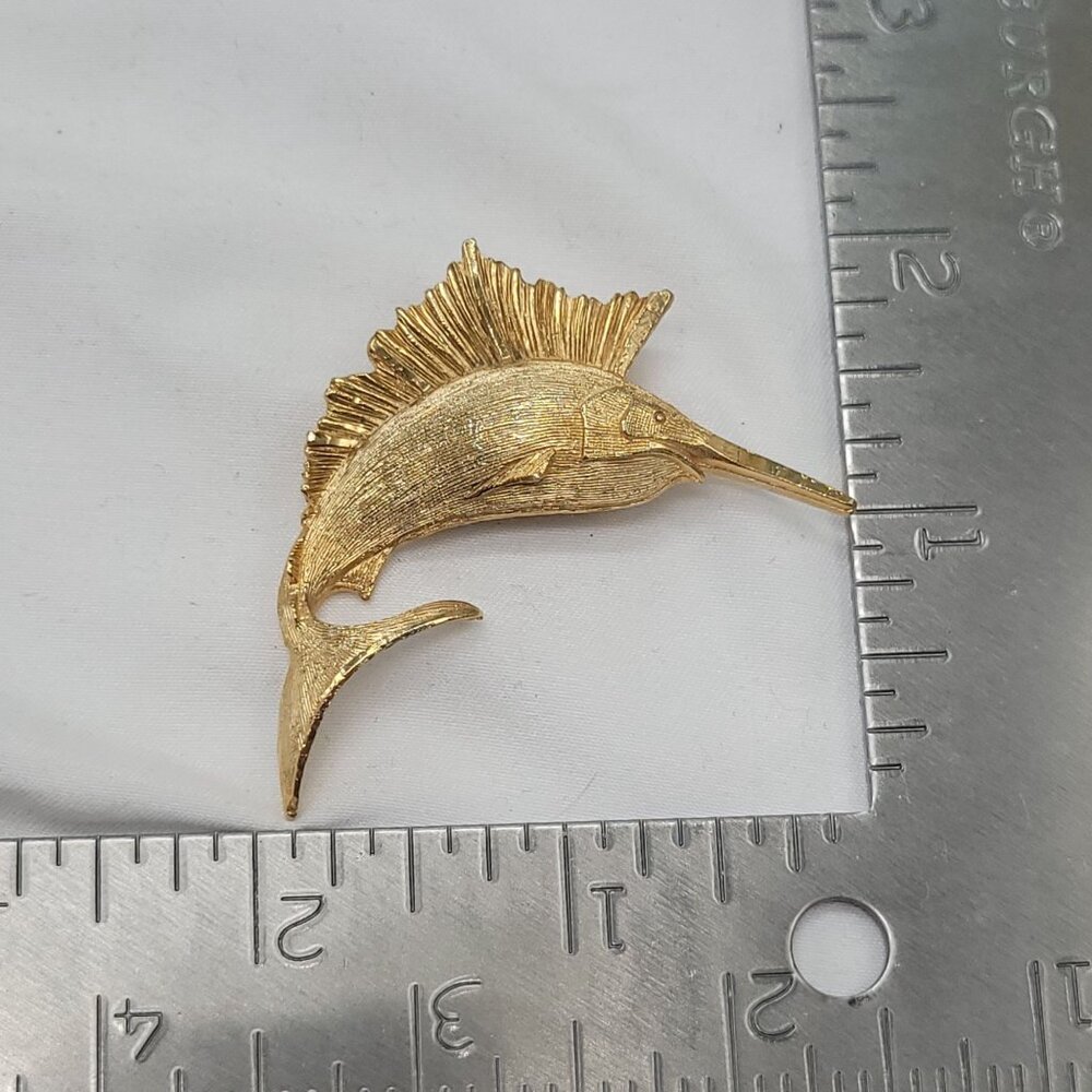 Vintage Gold-Tone Sailfish Brooch Pin Nautical Theme Jewelry Gift 2" - Picture 2 of 10
